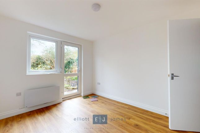 11 Fosters Close, Latchett Road, London photo 5