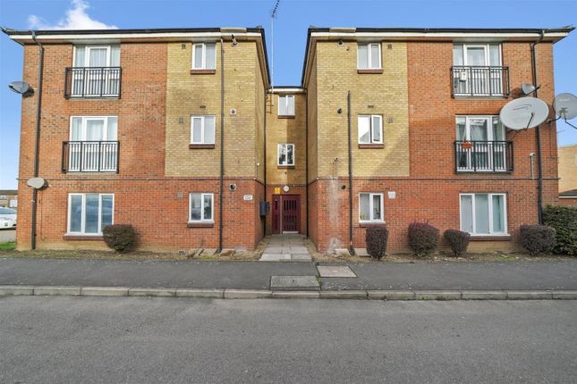 Thumbnail Flat for sale in Sandifer Drive, London