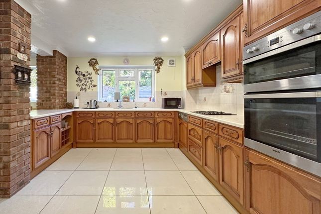 63, Chalford, Westbury photo 3