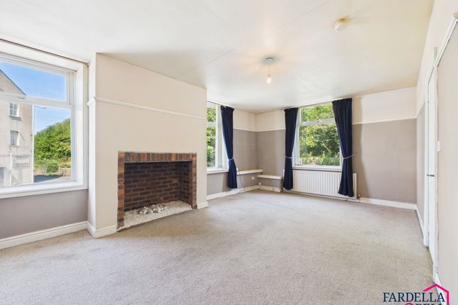 2 Russell Terrace, Burnley photo 2