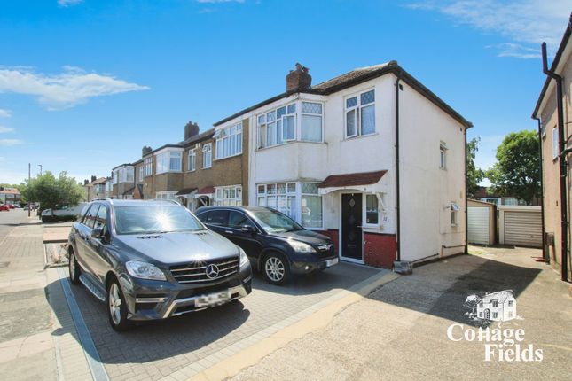 3-bed house on 11 Carisbrook Close, Enfield, £555,000
