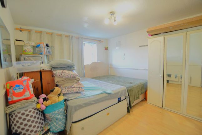 Flat to rent in Stratfield Road, Slough