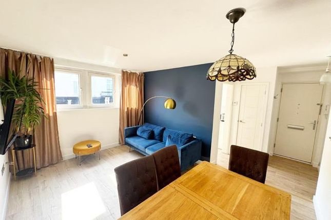 Flat 10, 437, Fulham Road, London photo 3