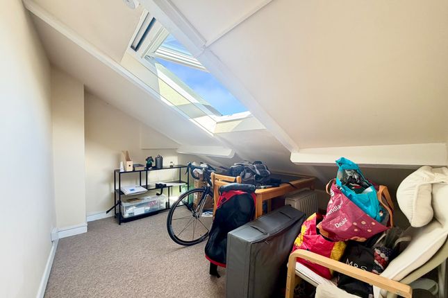 Flat B, 45, Vallis Way, FROME photo 5