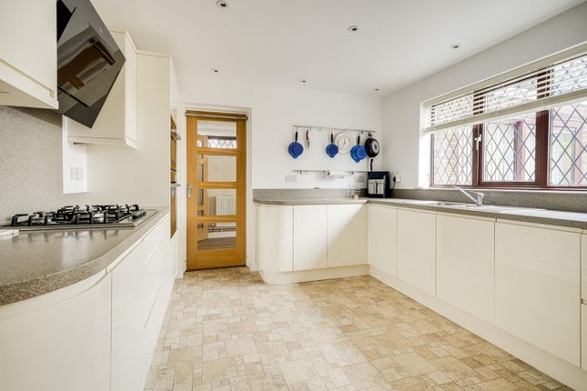 12, Manor Drive, Leighton Buzzard photo 3