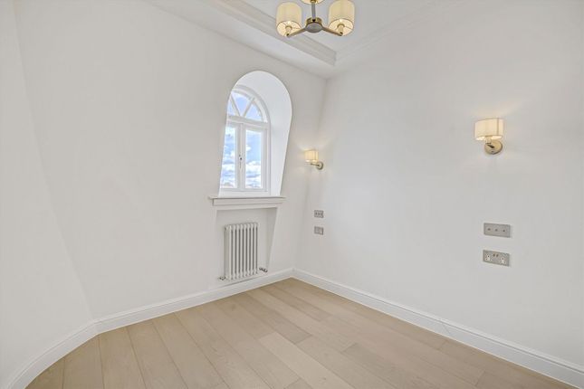 Flat 4, 18, Hogarth Road, London photo 4