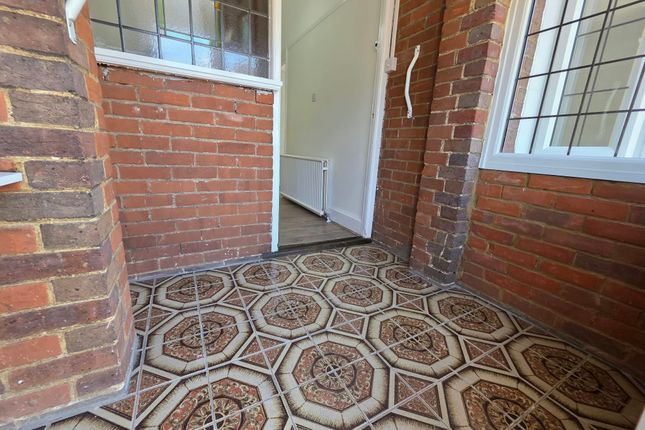 40, Manton Drive, Luton photo 4