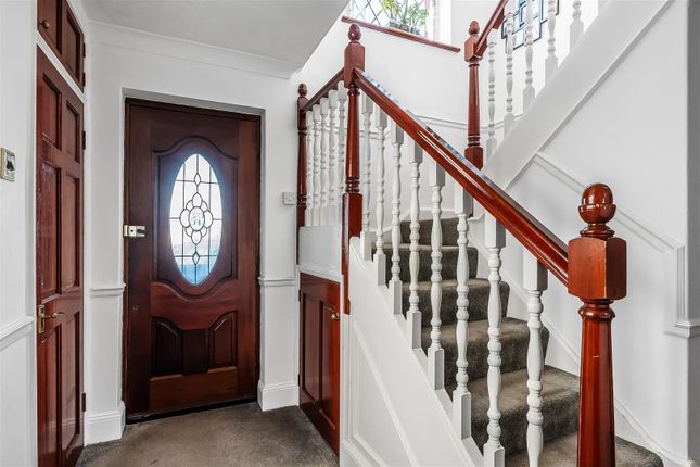 54, Northey Avenue, South Cheam photo 2