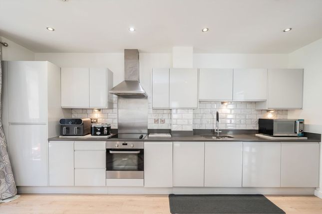 Flat 2 Harriot House, 9, Clarke Avenue, Hounslow photo 4