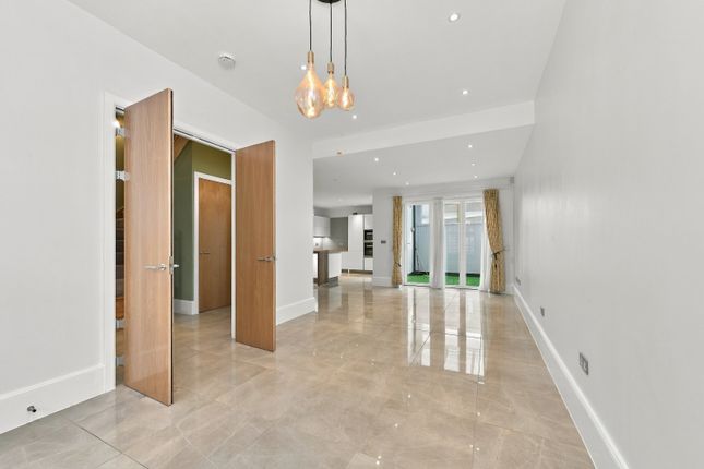 Pembridge Road, London photo 2