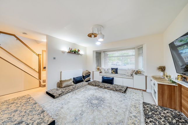 Bromley Crescent, Middlesex photo 3