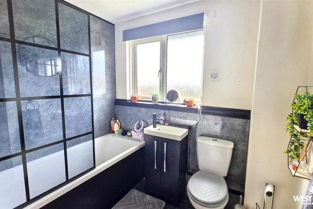 22, Monnow Close, Milford Haven photo 4