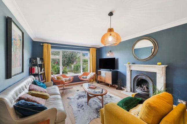 13, Brokes Crescent, Reigate photo 3