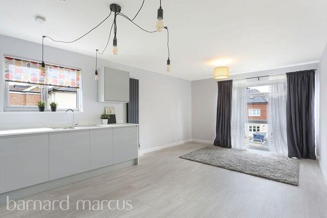 3-bed flat on 11, Pineridge, 80, Bells Hill, London, £2,000/mo