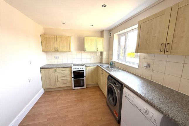 208, John OGaunts Way, Belper photo 3