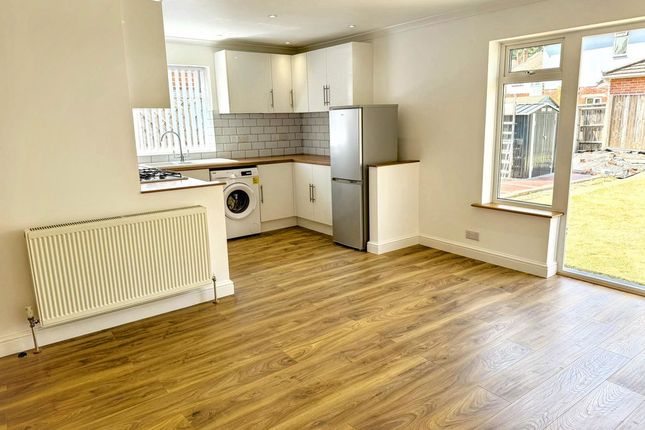 2, Dale Valley Close, Southampton photo 4