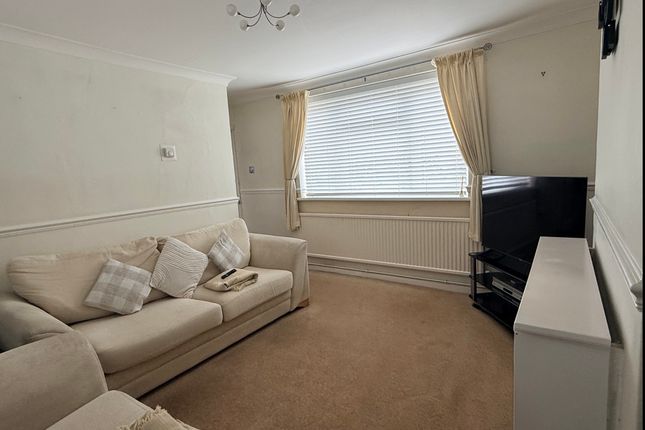 15, Haig Avenue, Gillingham photo 2