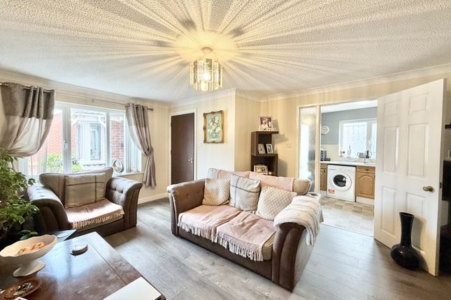 30, Hamilton Court, Blackpool photo 3