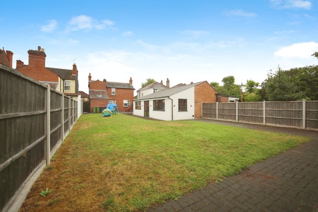 44, Neville Avenue, Kidderminster photo 2