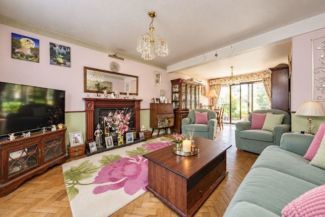 Lawn Avenue, West Drayton photo 2