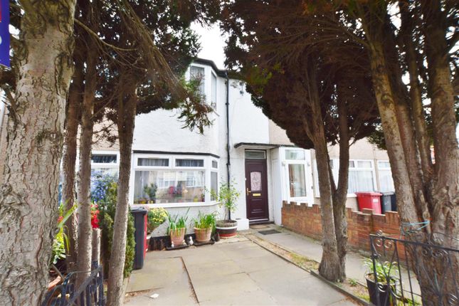 Thumbnail Terraced house for sale in Salt Hill Way, Slough