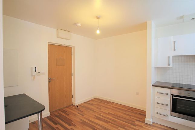 Thumbnail Studio to rent in Clyde Court, Erskine Street, Leicester