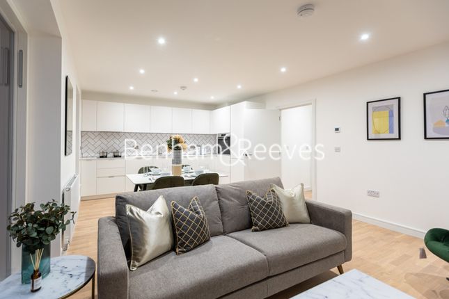 Thumbnail Flat to rent in Cedrus Avenue, Southall