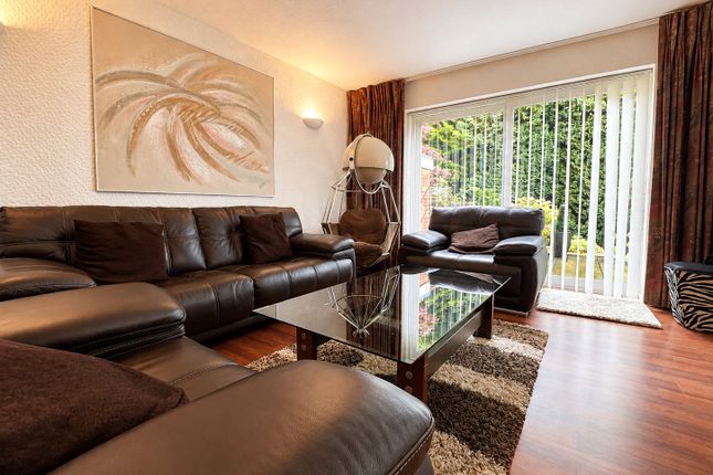 32, Brookside Avenue, Greater Manchester photo 3