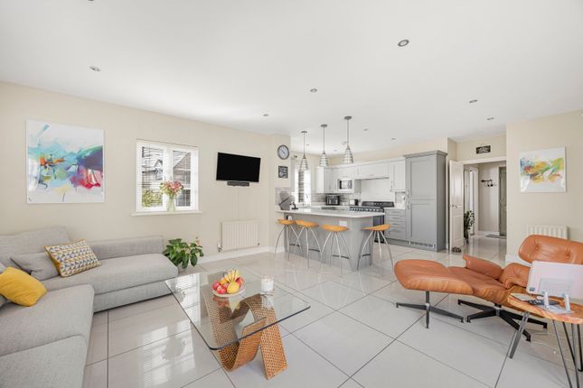 13, Beecham Close, Gloucestershire photo 4