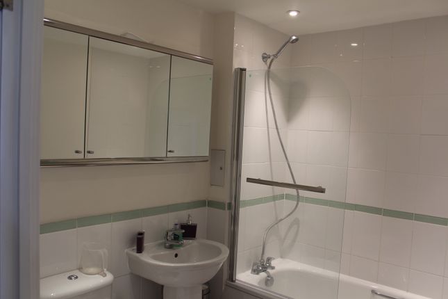 Victoria Road, North Acton, London photo 5