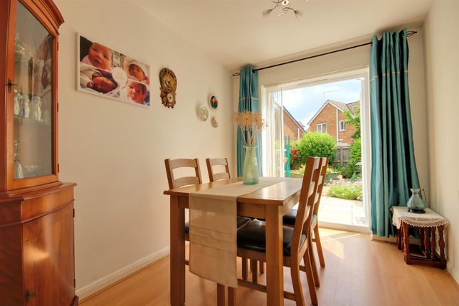 65, Marchant Close, Beverley photo 4
