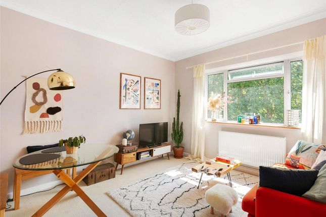 Flat to rent in Versailles Road, London