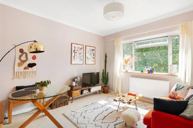 Thumbnail Flat to rent in Versailles Road, London