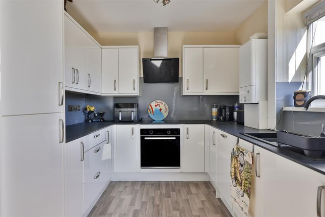 00, Fishemore Avenue, Hessle photo 2