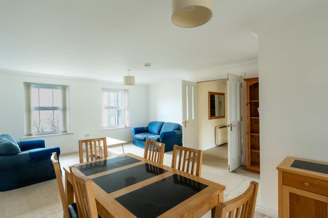 17 Raleigh House, Medina Gardens, Cowes photo 4