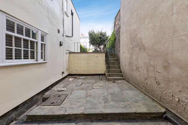 Flat 1, 8, Royal Parade, Gloucestershire photo 4