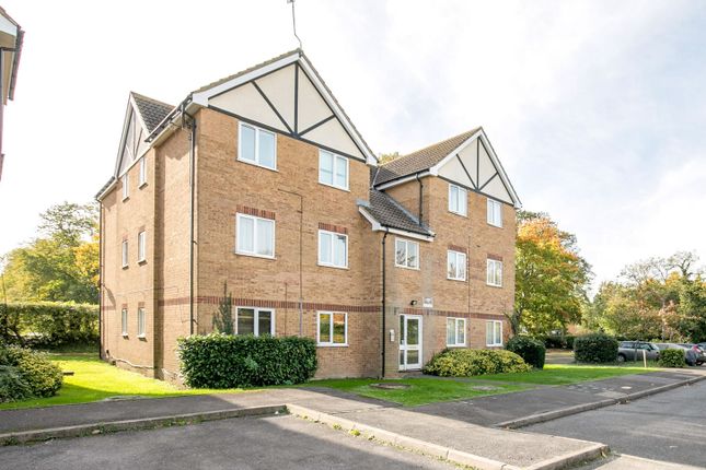 Thumbnail Flat for sale in Common Road, Langley, Slough SL3, Slough,