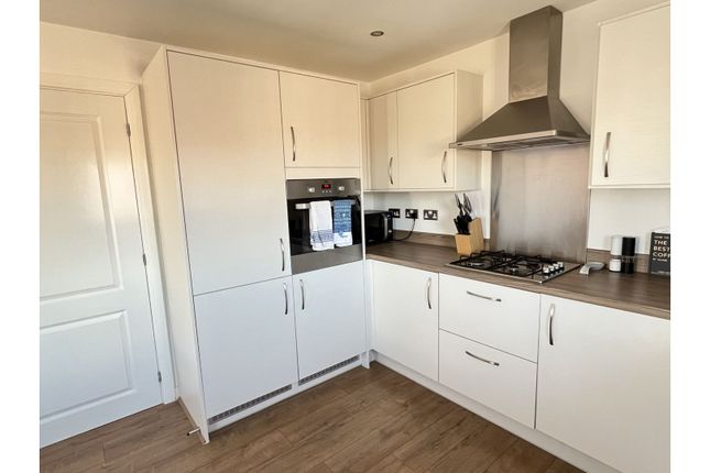 36, Red Hall Avenue, Wakefield photo 3