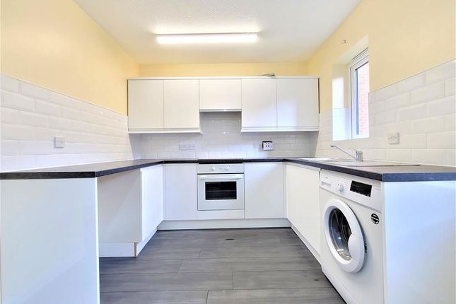 21 Admirals Court, Rose Kiln Lane, Reading photo 3