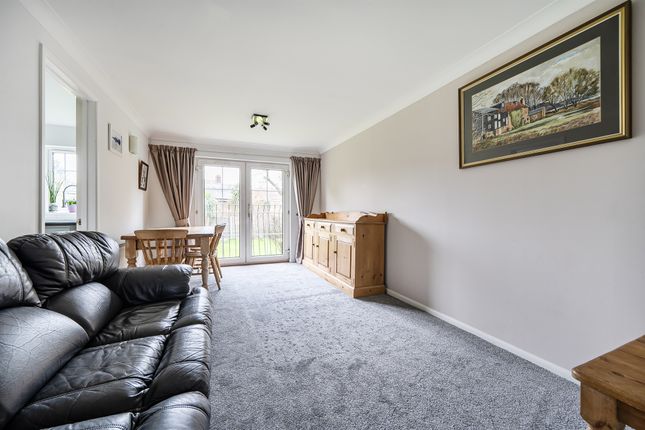 Flat 12, Freame House, 6, Cunard Crescent, London photo 2