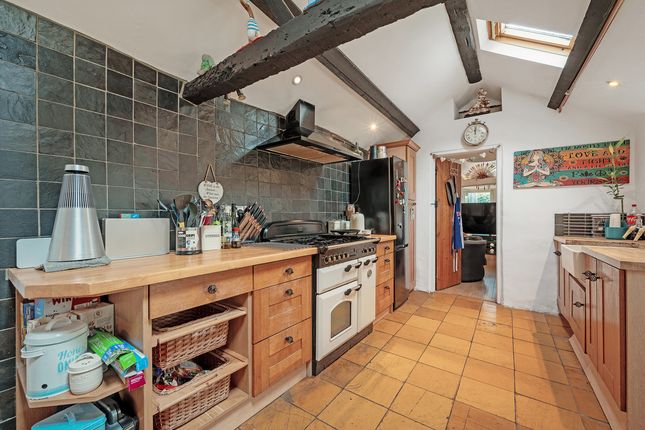 Cottage for sale in High Street Brackley, Northamptonshire