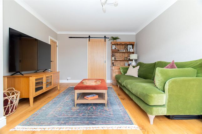 9, Glenfields, Wakefield photo 3