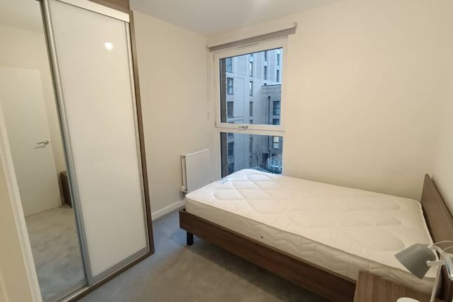 Duplex to rent in Vanguard Way, London
