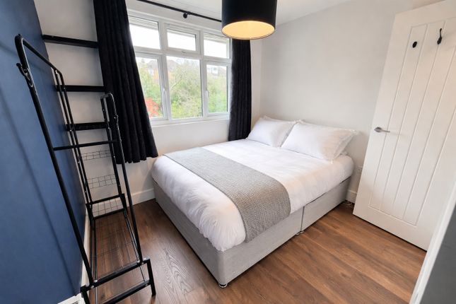 RM 4, 235 Crawley Green Road, Bedfordshire photo 2