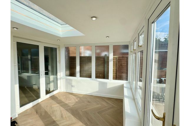 31, Clewley Drive, Wolverhampton photo 4