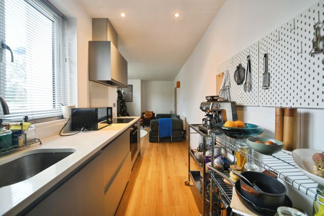 Flat 3/Grovegreen Court, 113 Bullsmoor Lane, Enfield photo 2