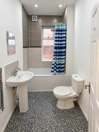 Room 9, 9 Carlton Road, Salford photo 5