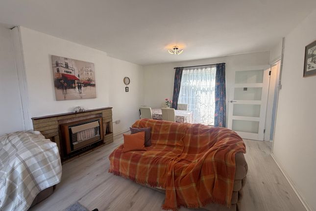 212, Knightsfield, WELWYN GARDEN CITY photo 5