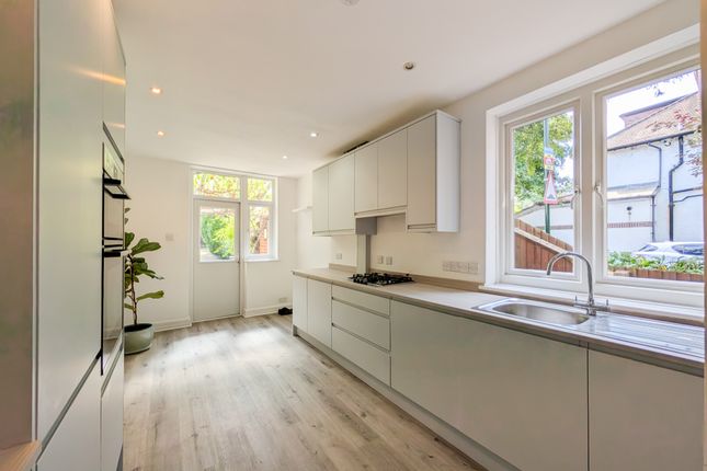 583, Upper Richmond Road West, Richmond photo 2
