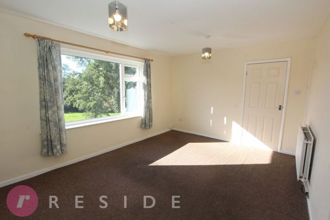 148, Meadow View, Rochdale photo 3